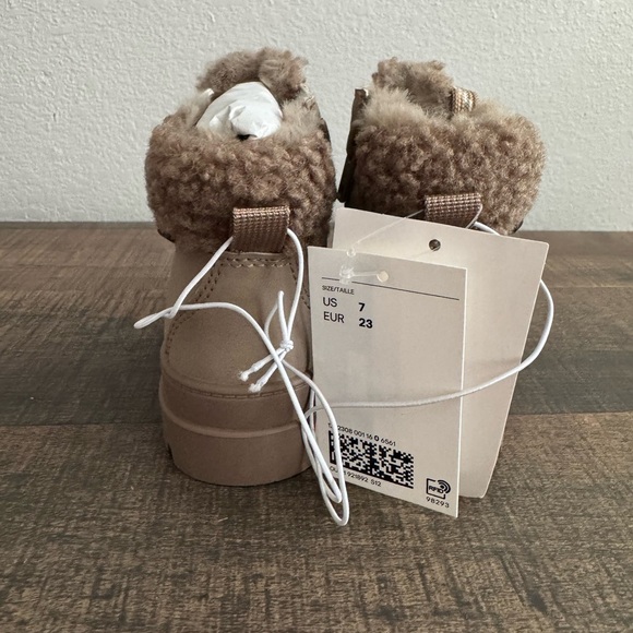 H&M Waterproof Winter Lace-up Boots with Fur Lining size US 7 - Picture 5 of 6